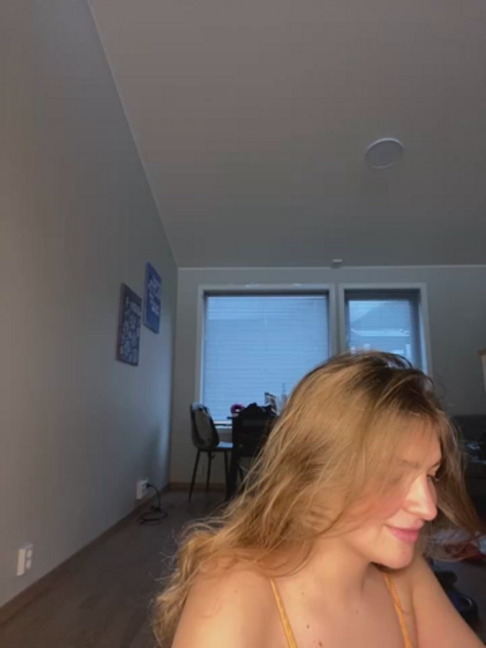 Cara__Mell