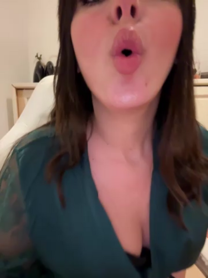 Hot_malak