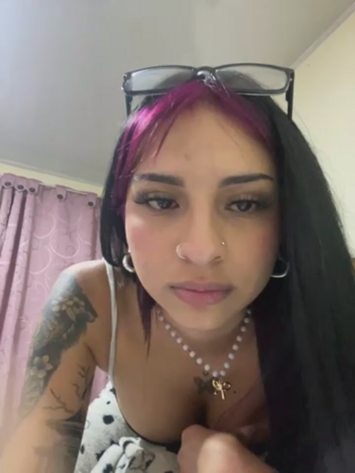 Hilary_pinkk