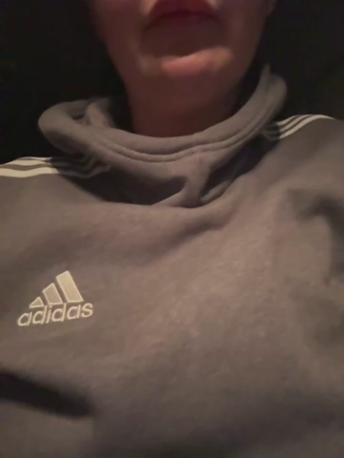 YoungHotMom_