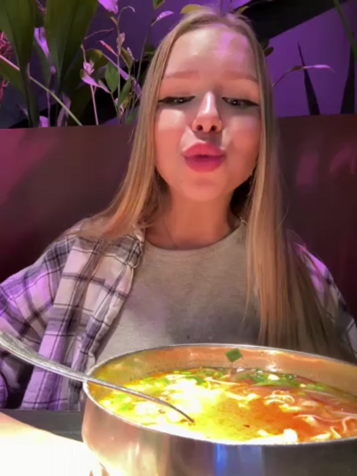 mur_girl