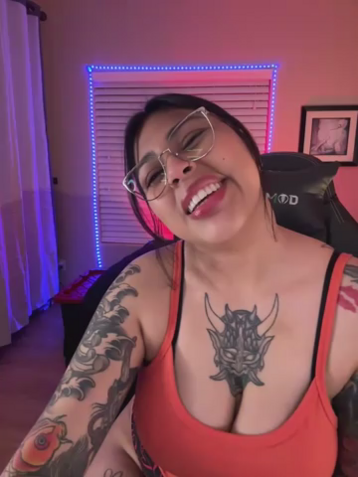 miacanela_xo