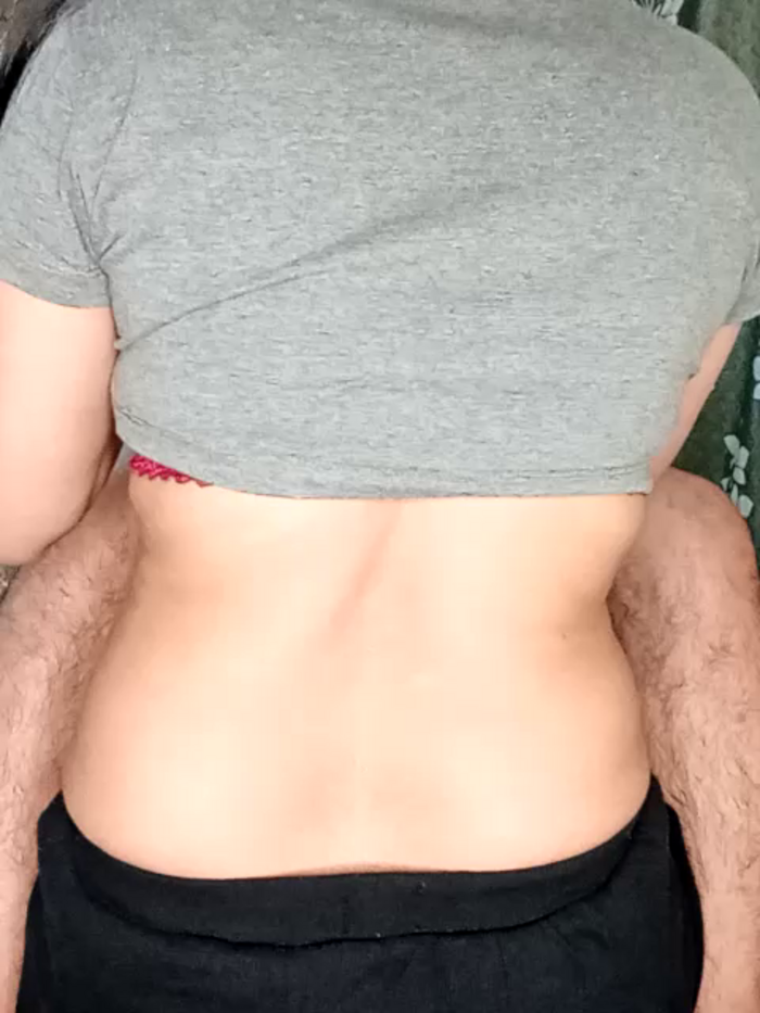 SEXY-nidhi-sharma