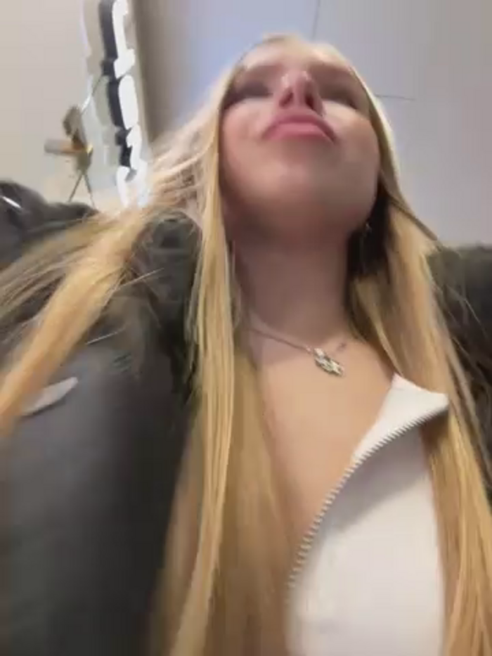 mur_girl