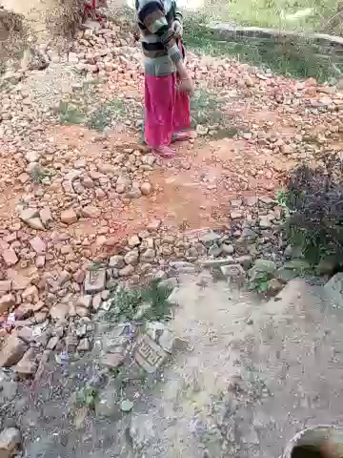 COUPLLE_VILLAGE