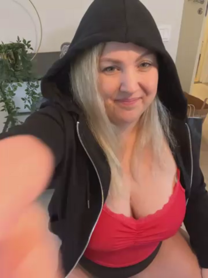 Anna_Alexa