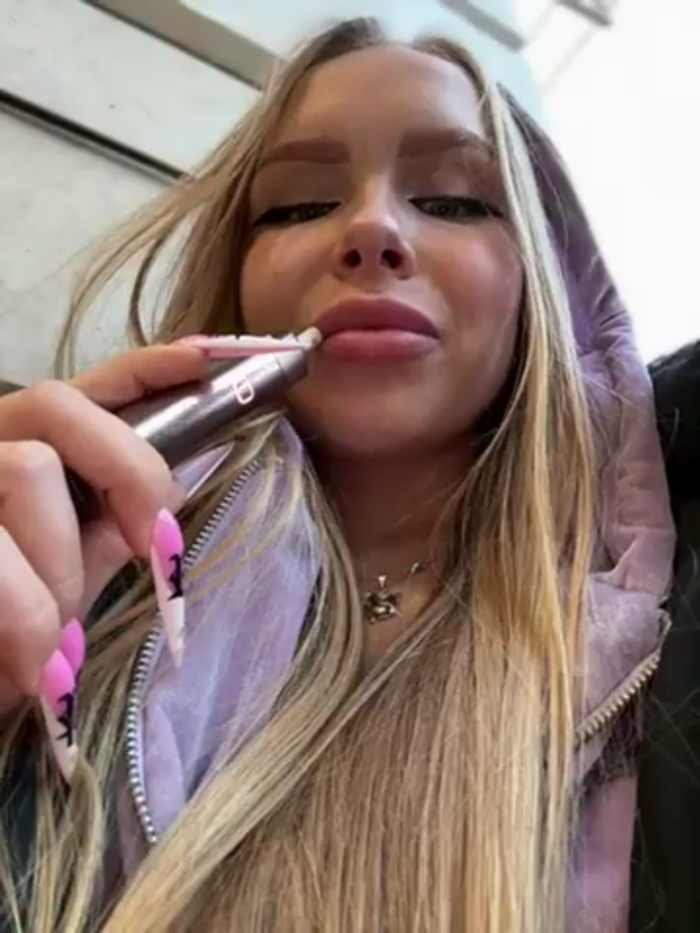 mur_girl