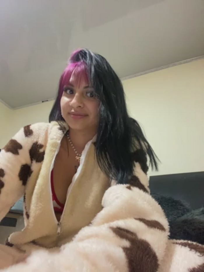 Hilary_pinkk