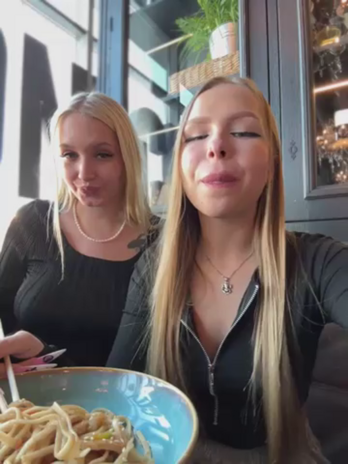 mur_girl