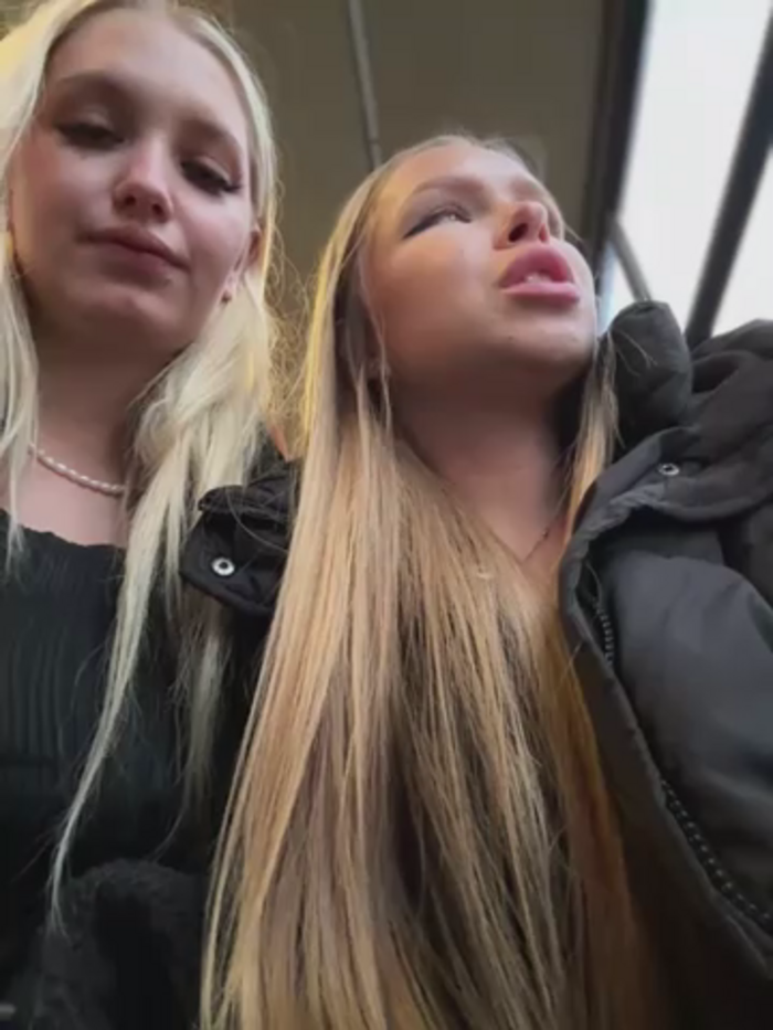 mur_girl