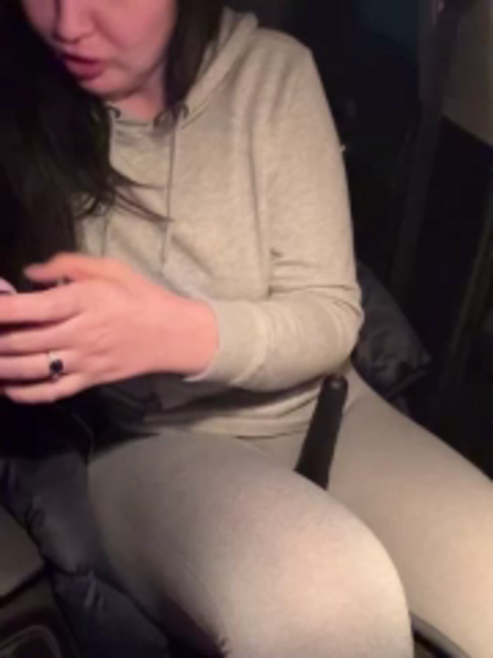 YoungHotMom_