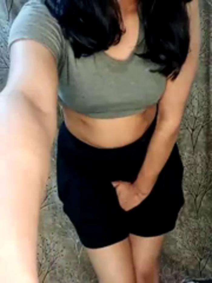 SEXY-nidhi-sharma