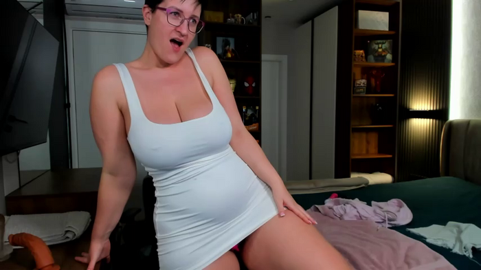 CurvyJules69
