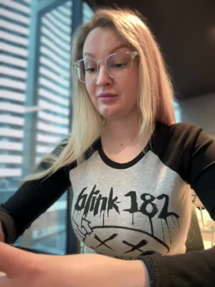 Teya_moon_