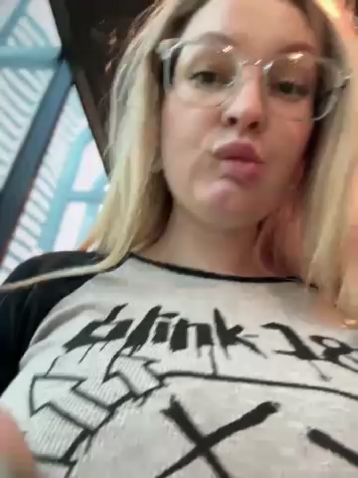Teya_moon_