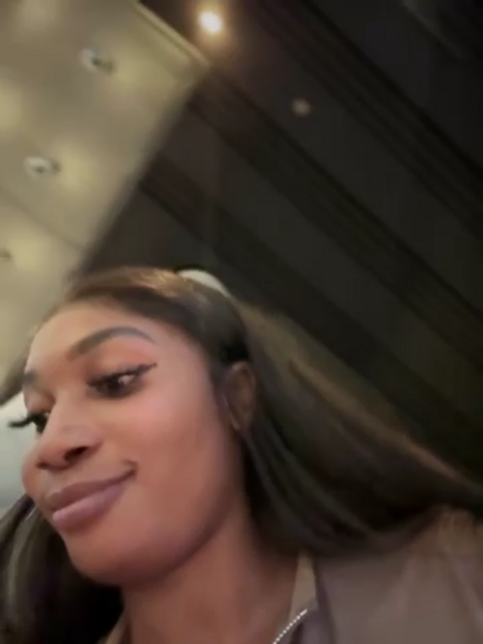 __Nessa__