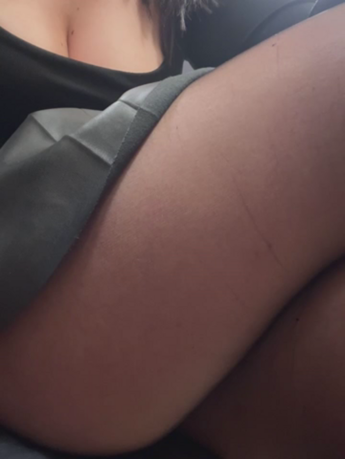 YoungHotMom_