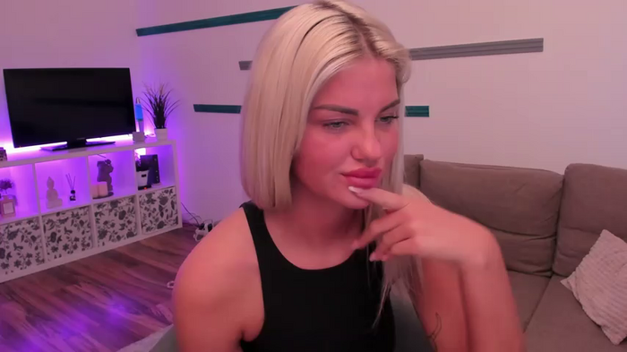 Nia_Blondie_X