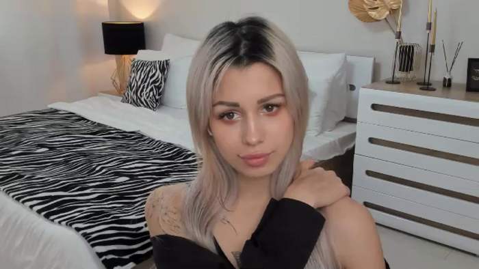 Unique__doll