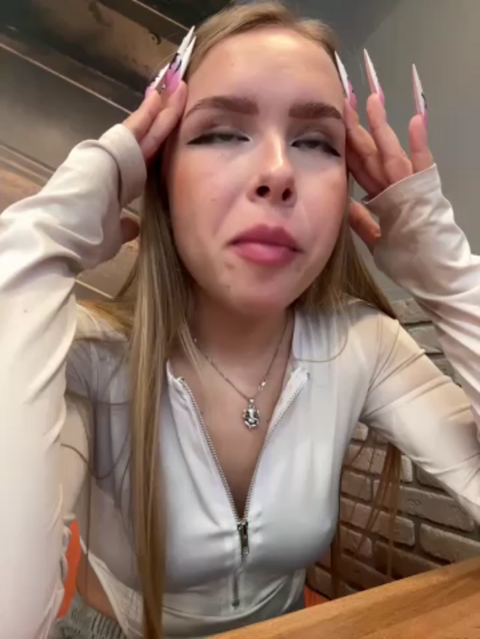 mur_girl