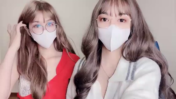 Mono-Stewardesss