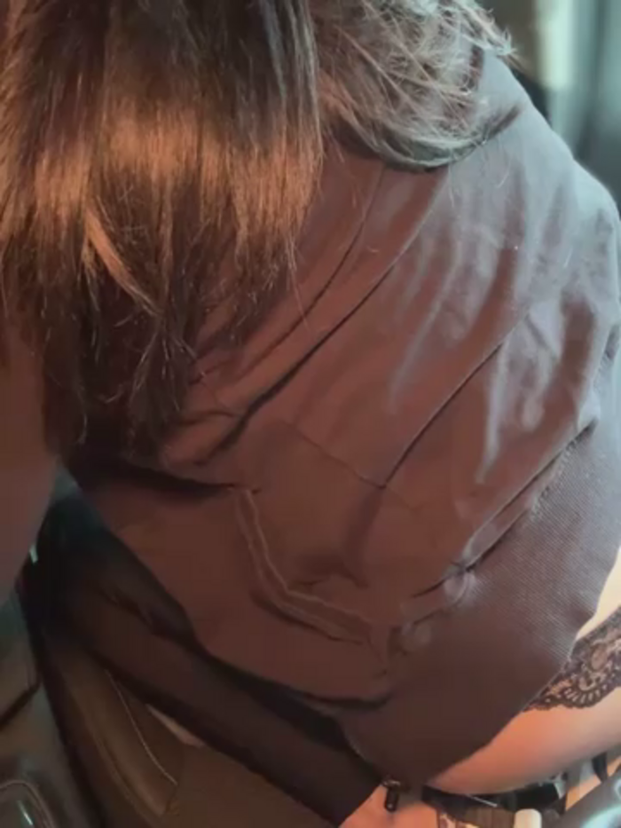 YoungHotMom_