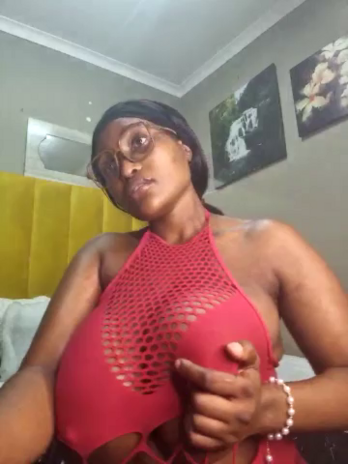 Bustygoddess32