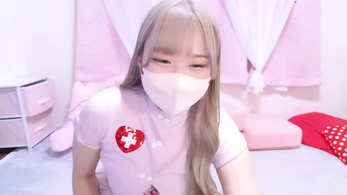 MAIKA_pyon