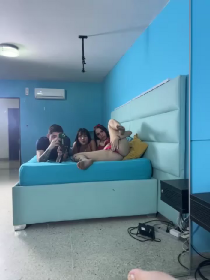 kevin_hotgirls