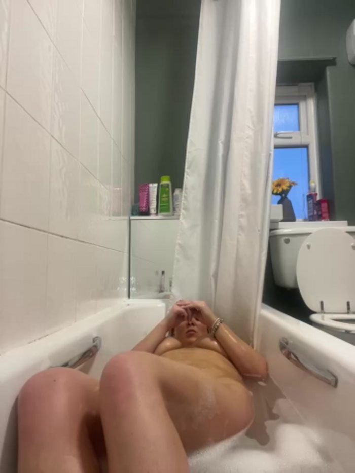 Bustyblondebabe32