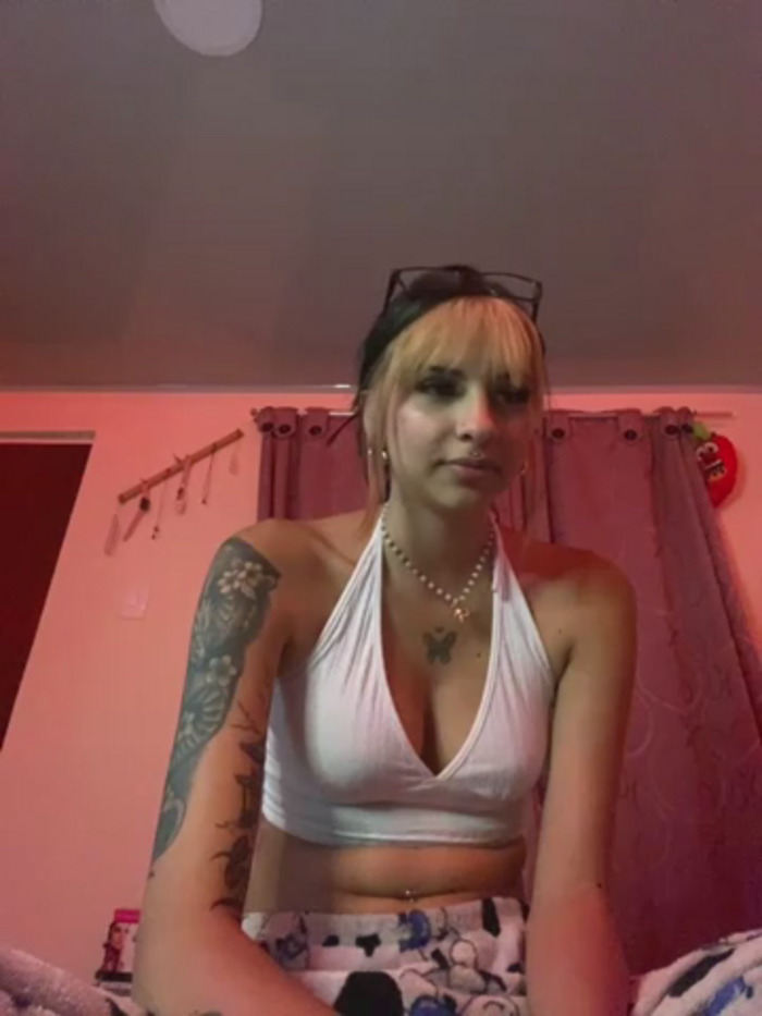Hilary_pinkk