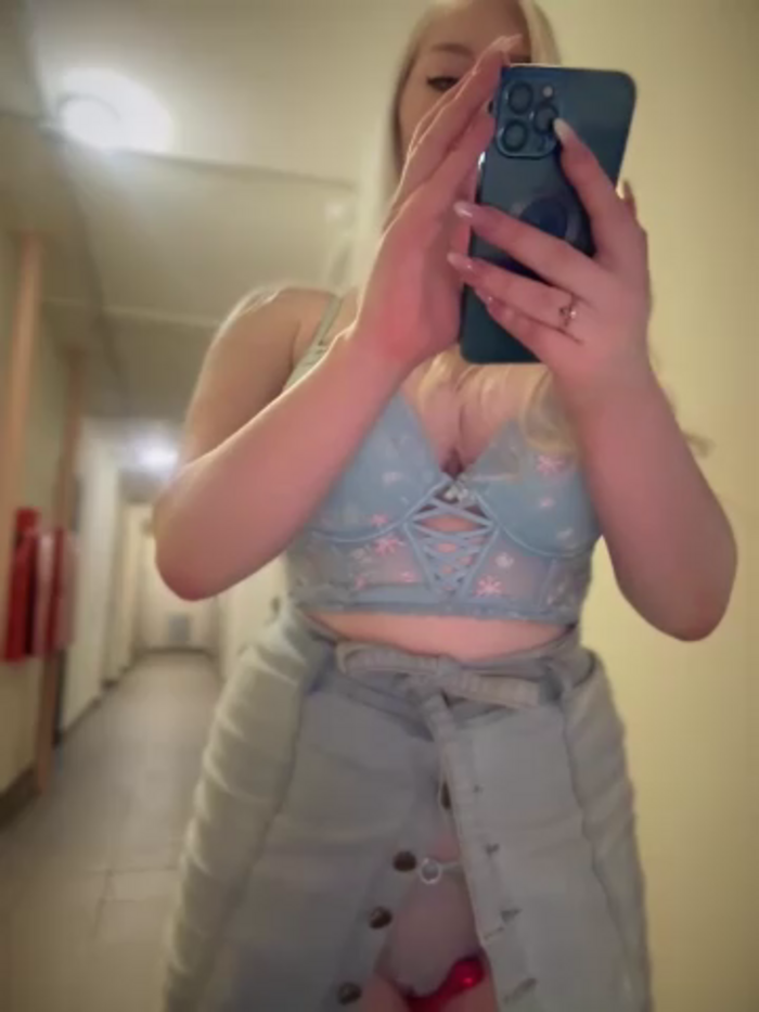 LaraHollywood