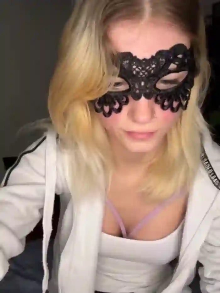 2025/03/03/stripchat-younglily666-19-30-17