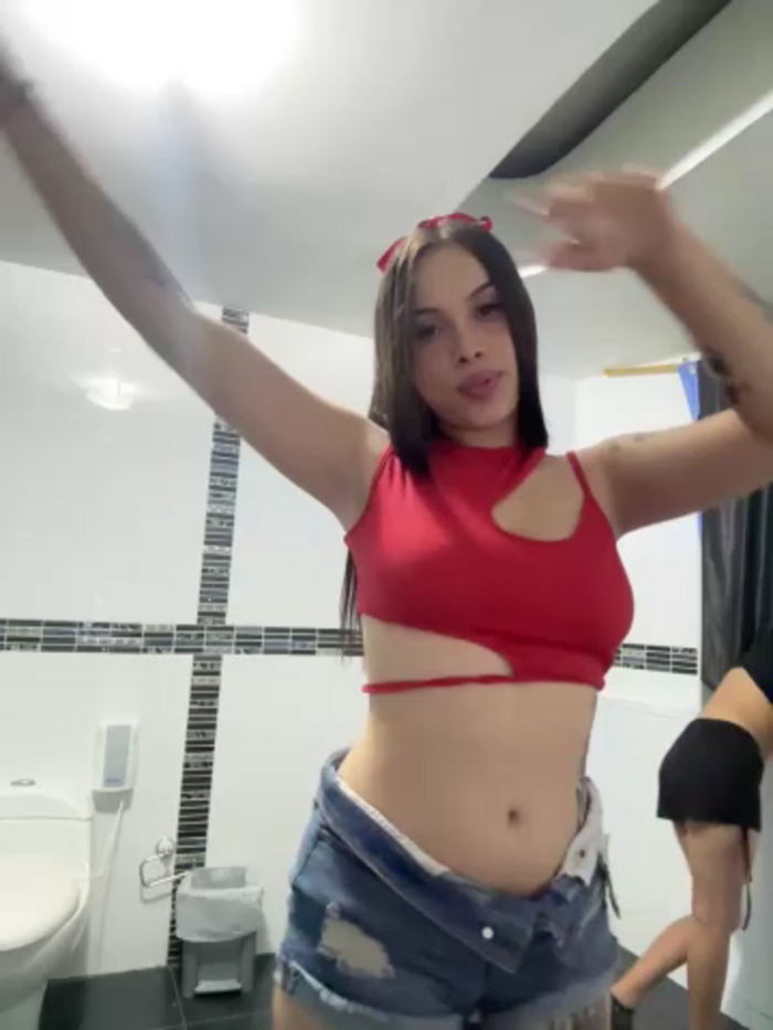 kevin_hotgirls
