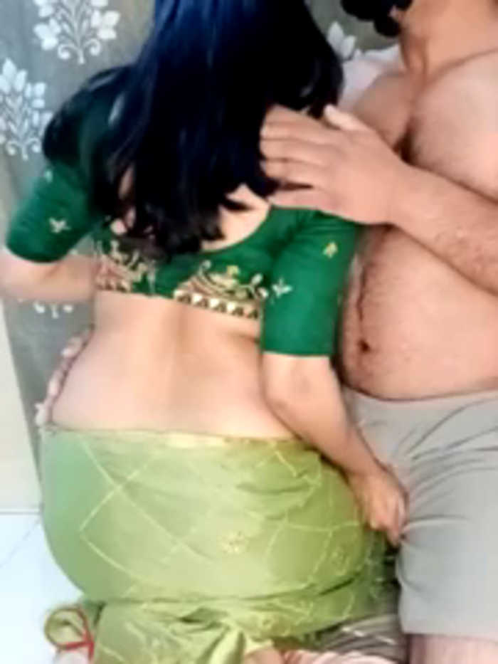 SEXY-nidhi-sharma