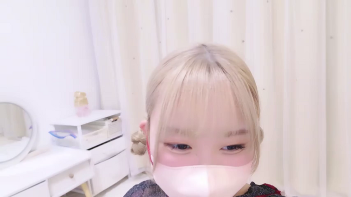 MAIKA_pyon