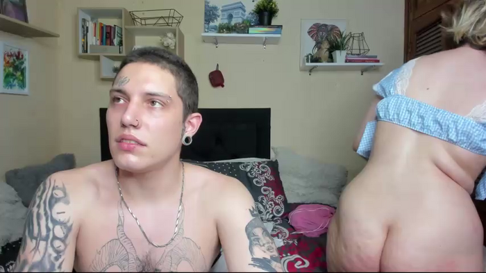 Blondandtattoofaced