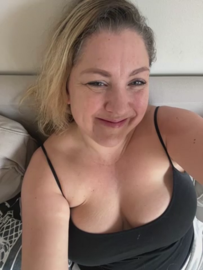Anna_Alexa