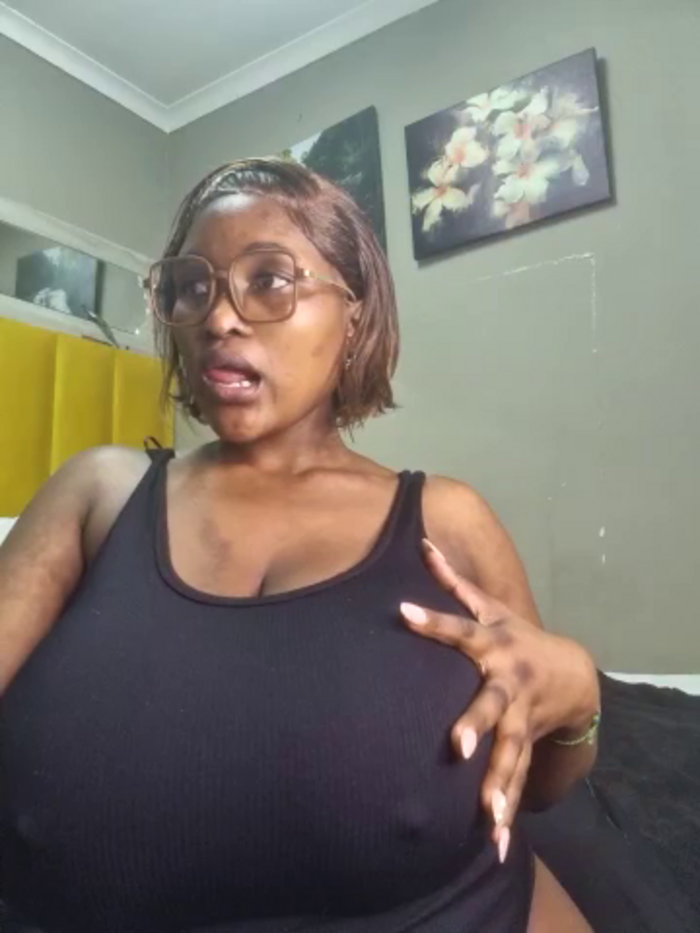 Bustygoddess32