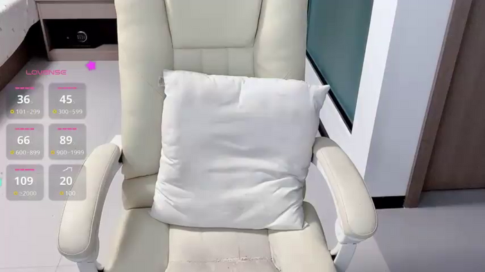 Bella__
