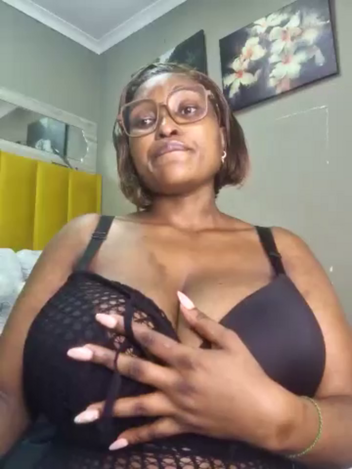 Bustygoddess32