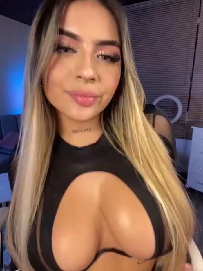 MiaWhitePink_