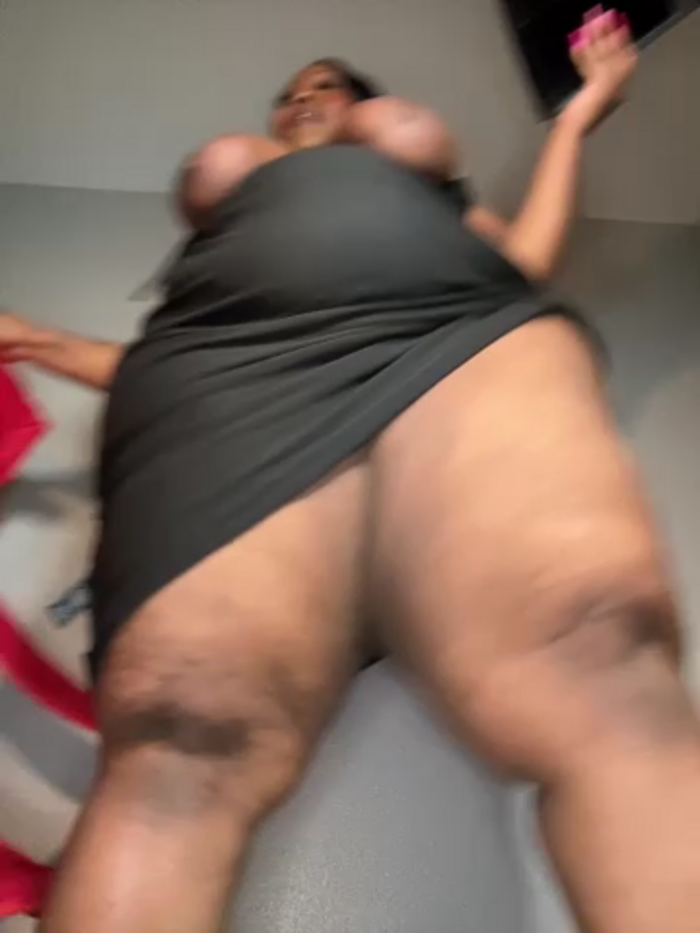 HOTMILFKATIEE