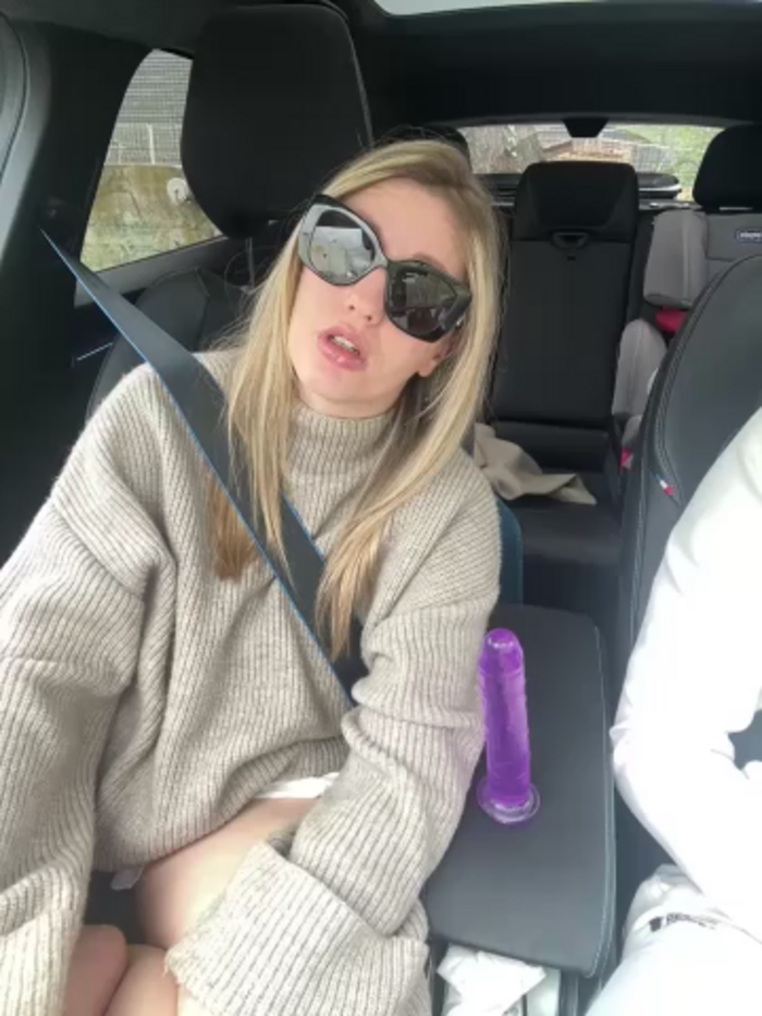 Megan_off