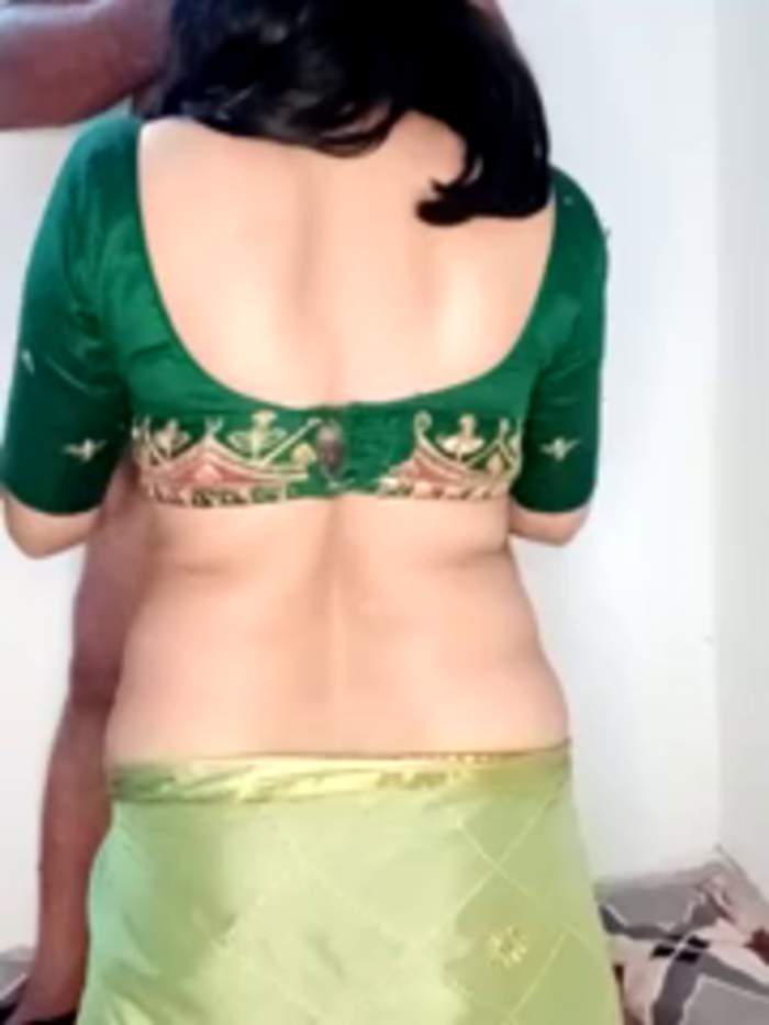SEXY-nidhi-sharma
