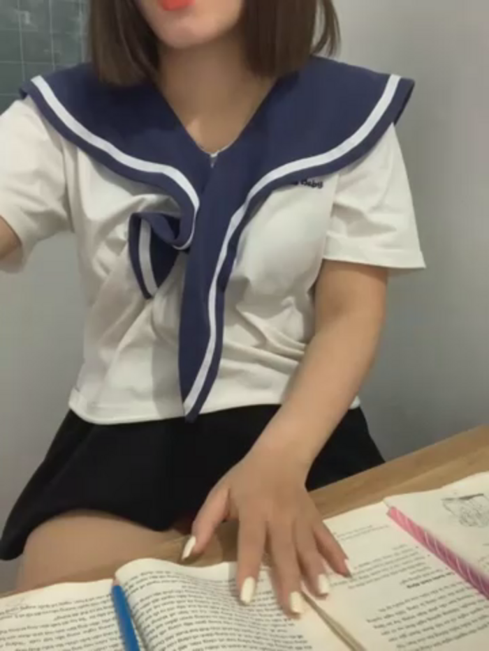 Schoolgirl_6969