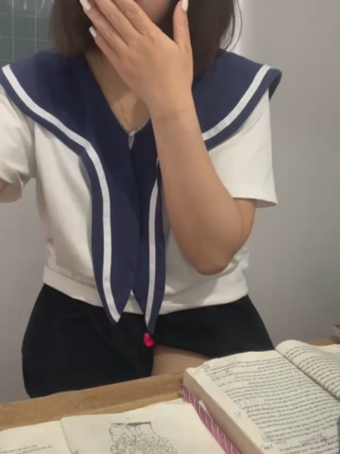 Schoolgirl_6969