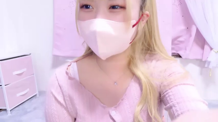 MAIKA_pyon