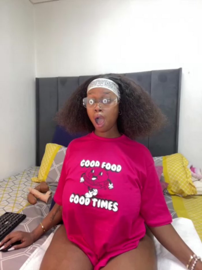 QueenTee23