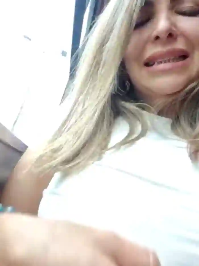 2025/04/04/stripchat-_abril-office1-16-49-25